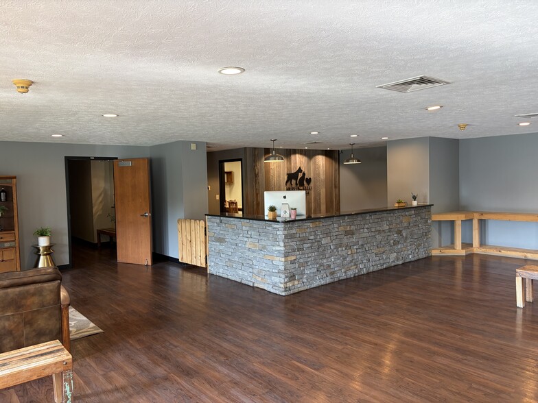 1 Oakview Dr, Monticello, IN for sale - Building Photo - Image 3 of 19