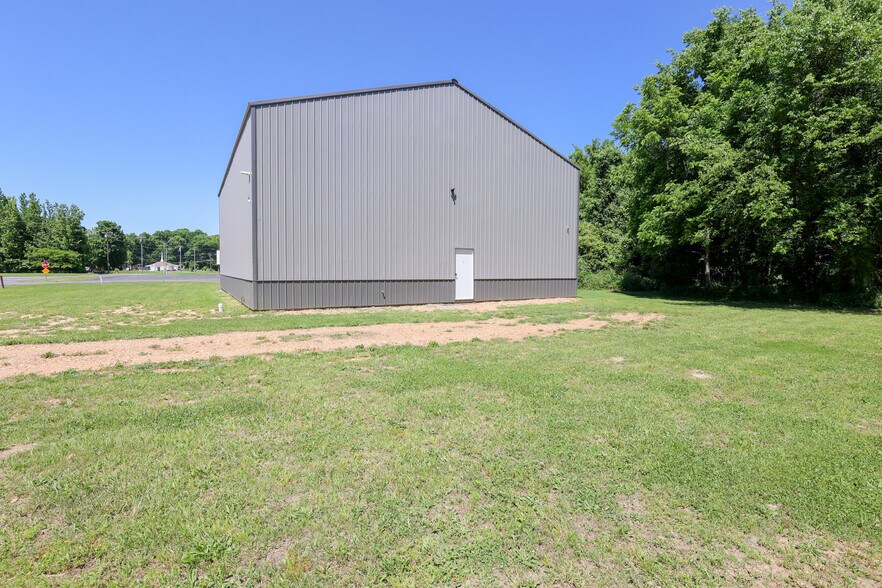 240 Ball Park Loop, Ledbetter, KY à vendre - Photo du bâtiment - Image 2 de 24
