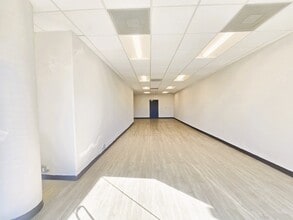221 E 12th St, Los Angeles, CA for lease Interior Photo- Image 2 of 2