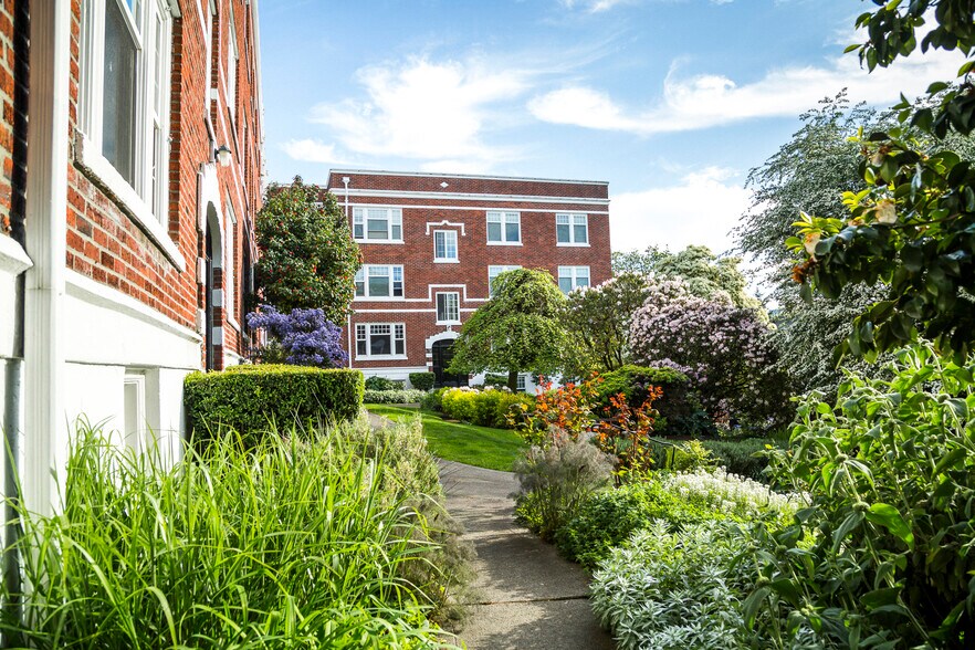 615 Bellevue Ave E, Seattle, WA à vendre - Photo du bâtiment - Image 2 de 9