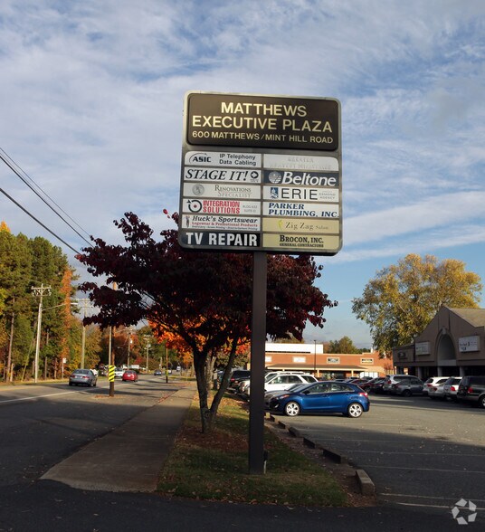 656 Matthews Mint Hill Rd, Matthews, NC for lease - Building Photo - Image 3 of 5