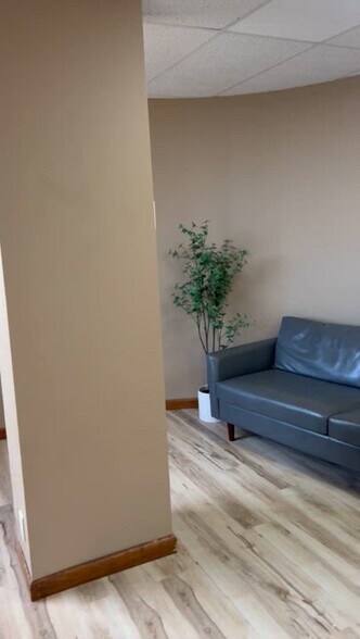 1301 W 1st Ave, Sioux City, IA à louer - Vidéo sur l’inscription commerciale - Image 2 de 5