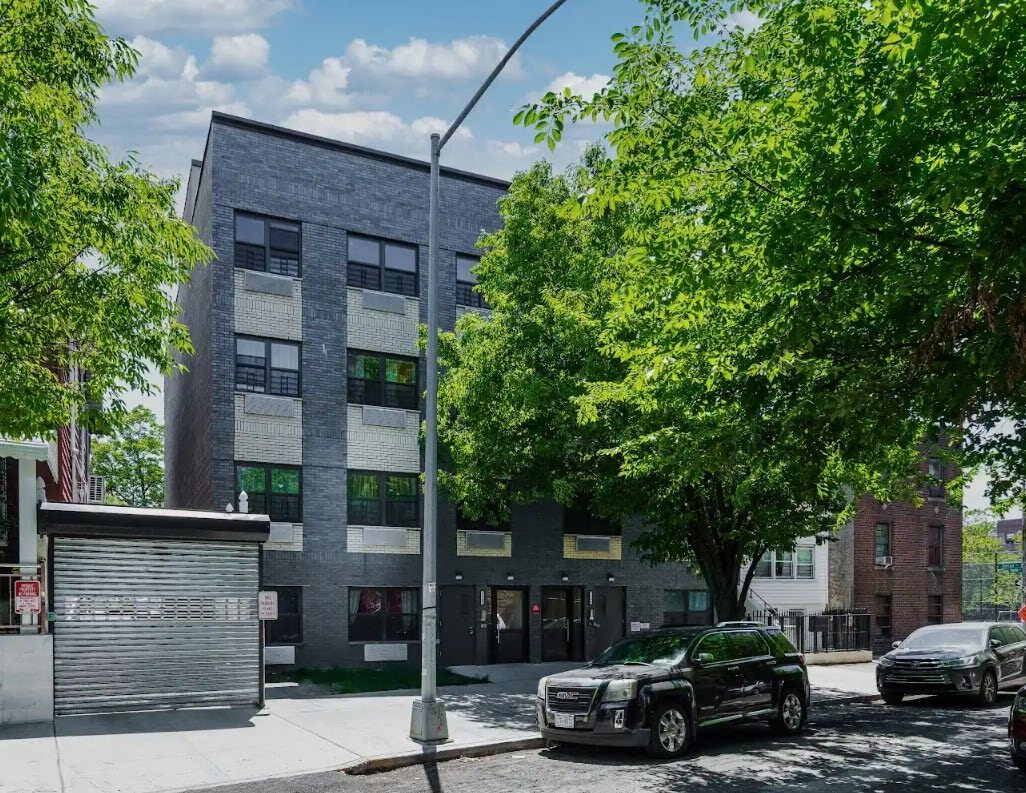 1846-1848 Guerlain Street portfolio of 2 properties for sale on LoopNet.ca Building Photo- Image 1 of 6