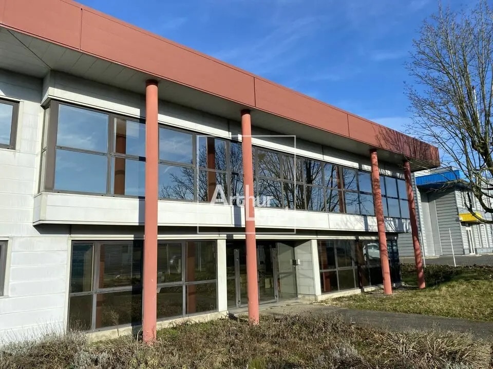 Office in Lisses for lease Building Photo- Image 1 of 14