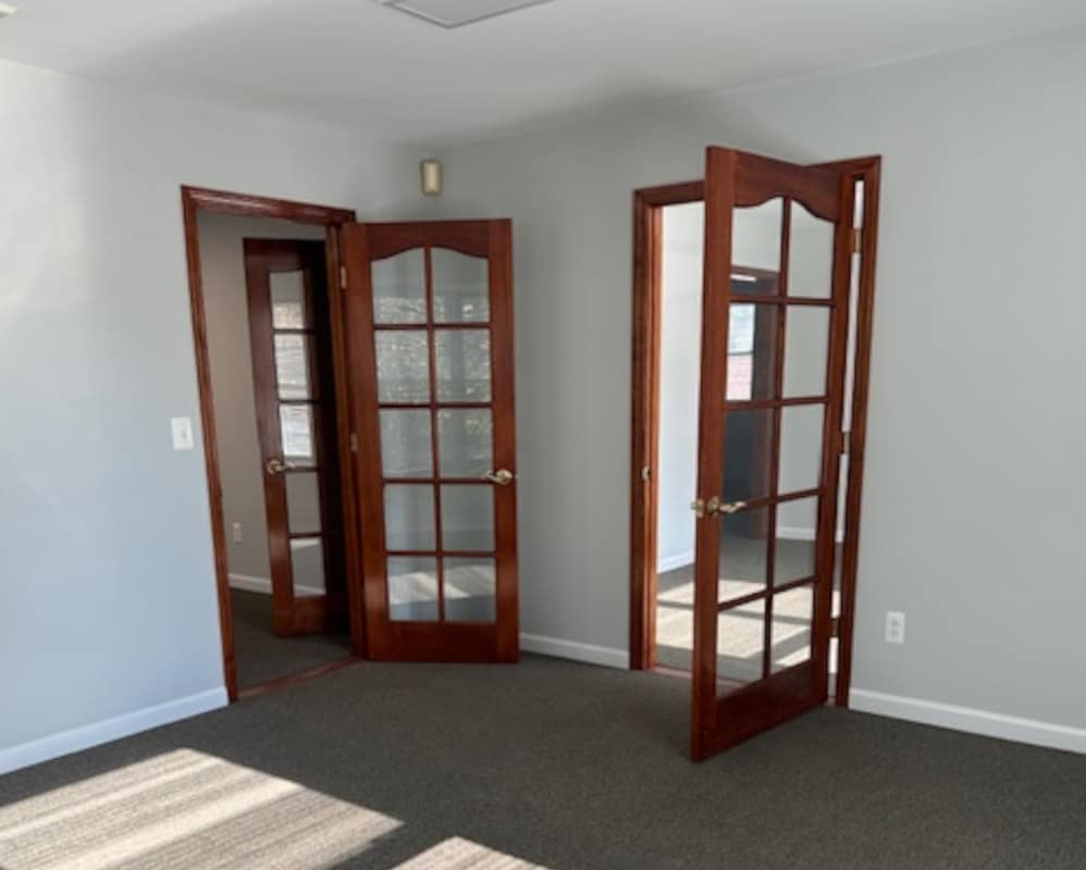 456 W Jericho Tpke, Huntington, NY for lease Primary Photo- Image 1 of 14