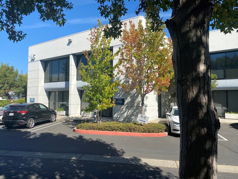 8 Digital Dr, Novato, CA à louer - Photo du bâtiment - Image 2 de 5