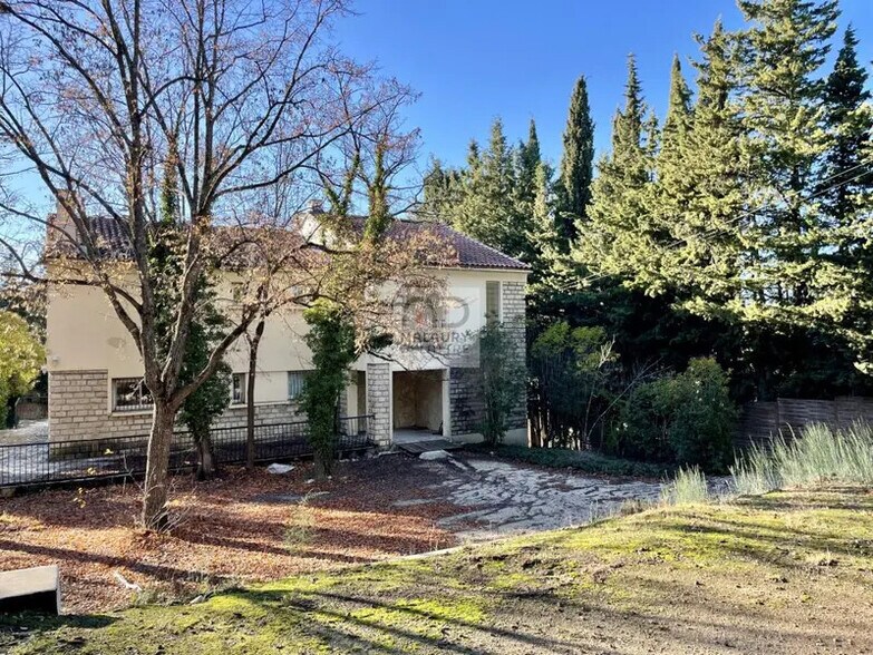 Flex in Aix-en-Provence for sale - Building Photo - Image 2 of 4