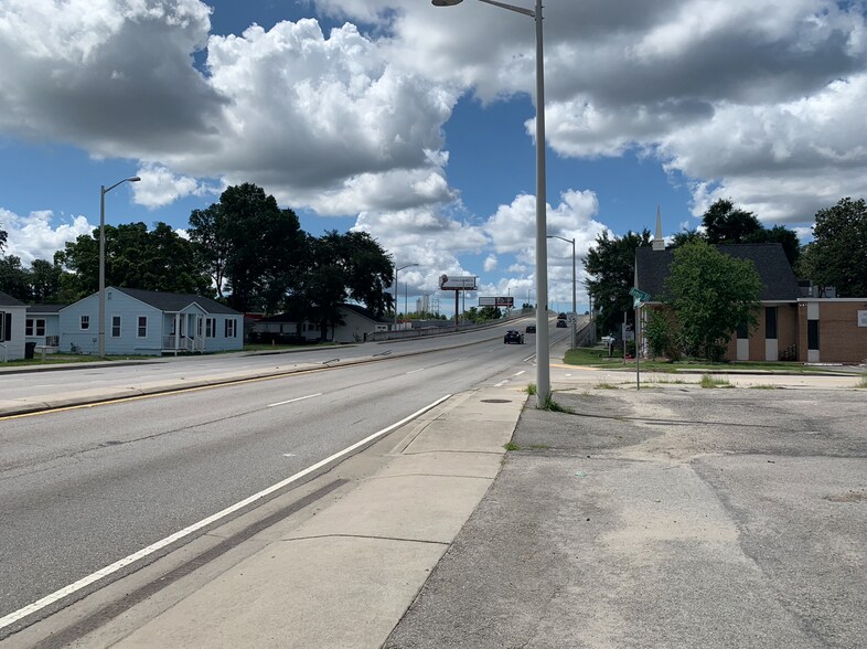 2122 Cosgrove Ave, North Charleston, SC for sale - Building Photo - Image 2 of 5