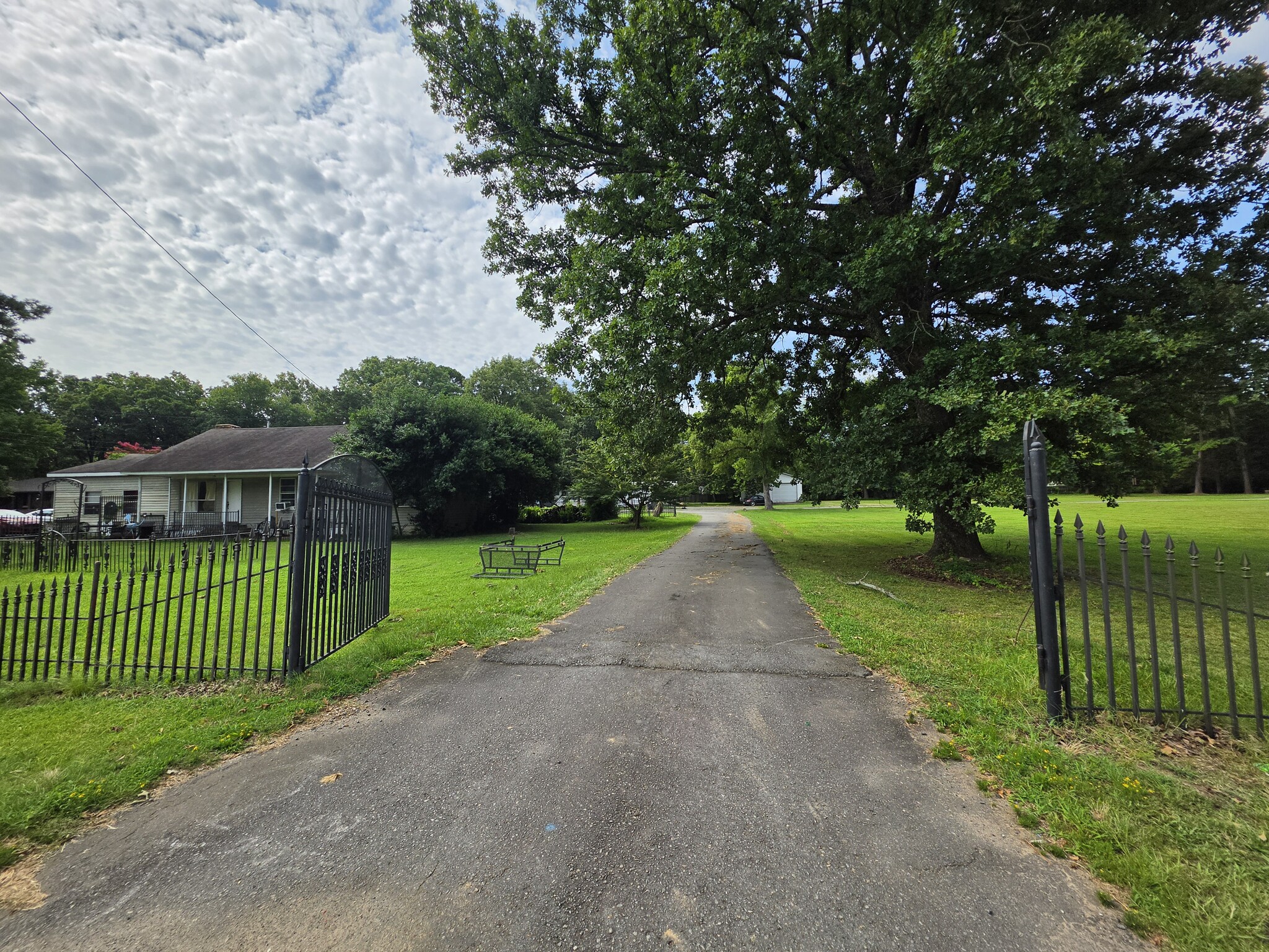 Hwy 10 portfolio of 1 properties for sale on LoopNet.ca Primary Photo- Image 1 of 12
