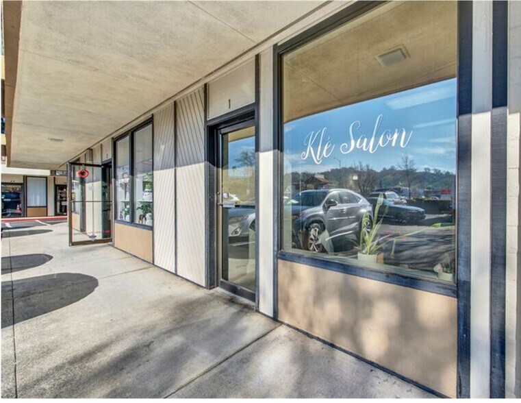 831 Alamo Dr, Vacaville, CA à louer - Photo du bâtiment - Image 2 de 6