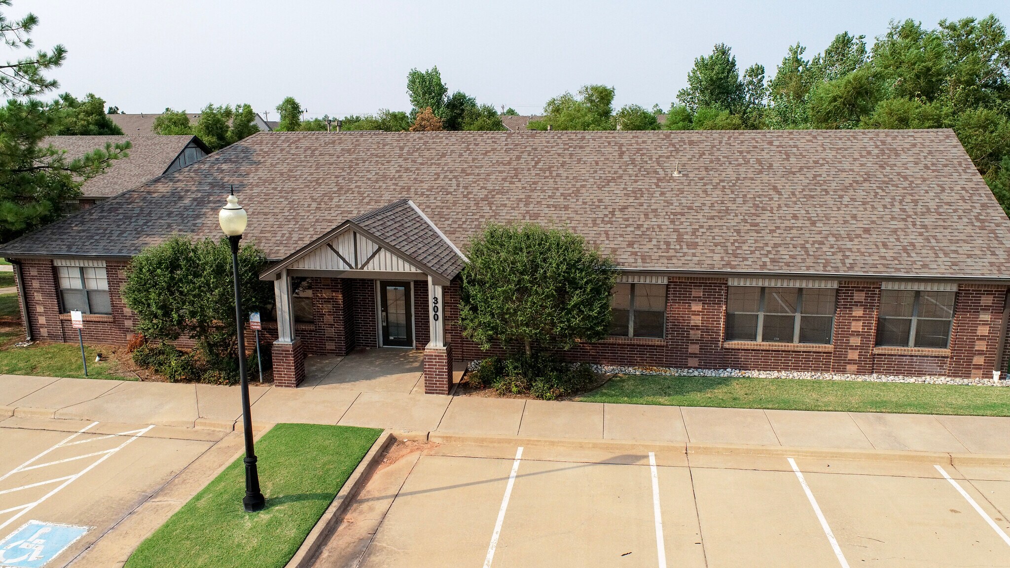 416 W 15th St, Edmond, OK à louer Photo principale- Image 1 de 10