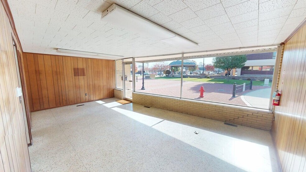 116 Constitution Plaza, Monticello, IN à vendre - Photo du bâtiment - Image 3 de 9