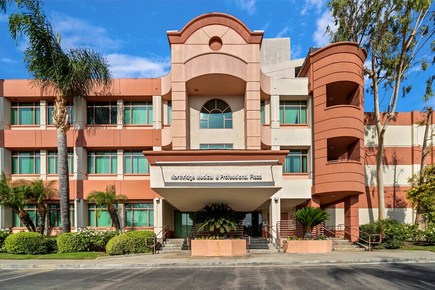 9535 Reseda Blvd, Northridge, CA à louer - Photo du bâtiment - Image 2 de 16