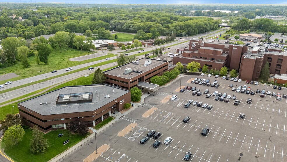 1655 Beam Ave, Saint Paul, MN à louer - Photo du bâtiment - Image 2 de 2