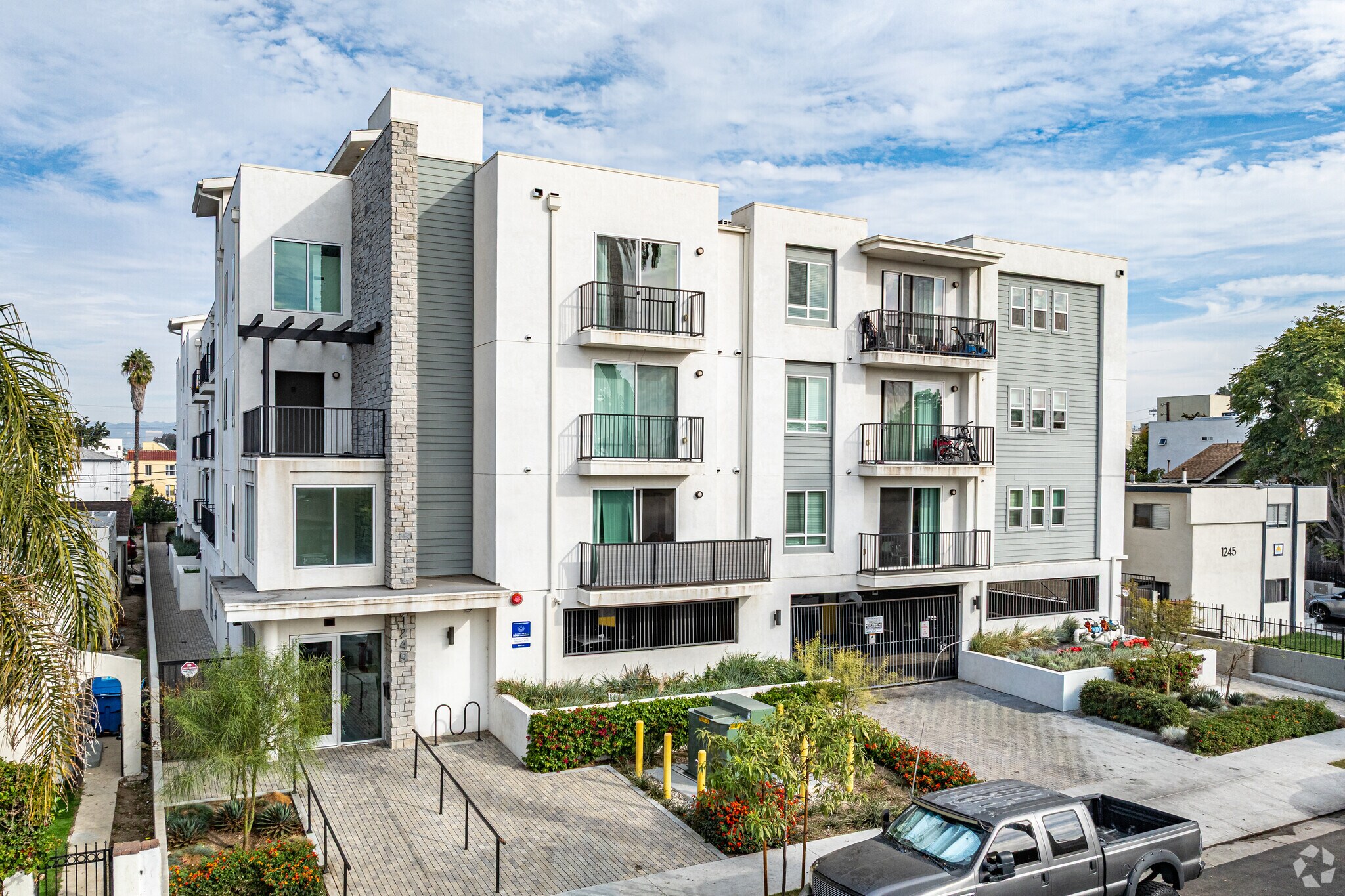 1249 W 39th Pl, Los Angeles, CA à vendre Photo principale- Image 1 de 1