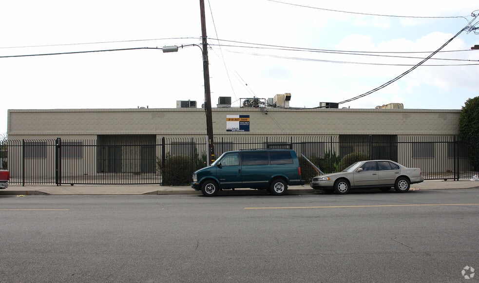462 E 5th St, San Fernando, CA for lease - Building Photo - Image 2 of 8