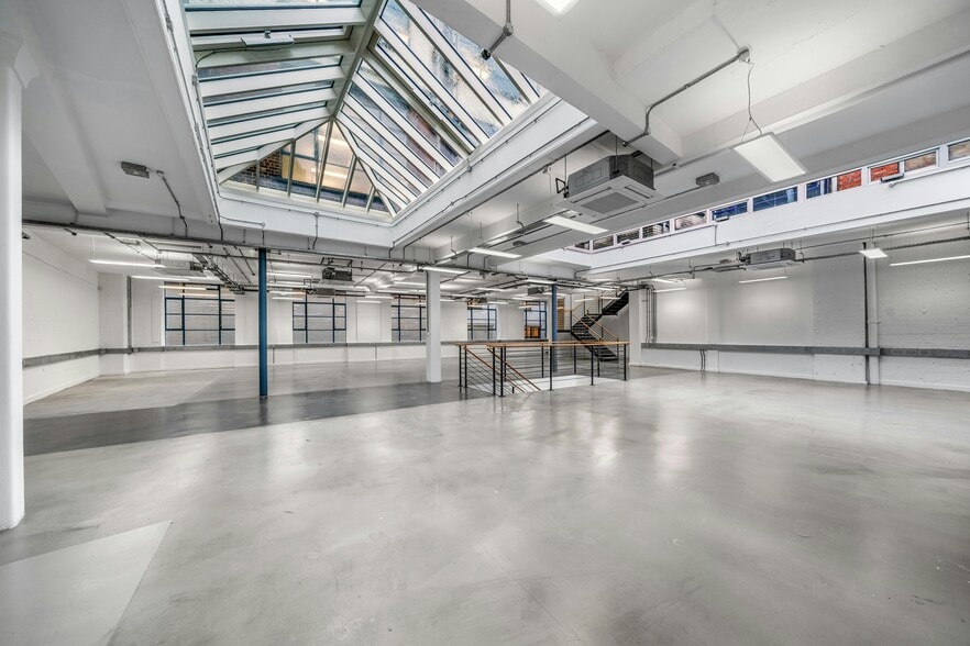 17-17A Newman St, London for lease - Interior Photo - Image 2 of 11