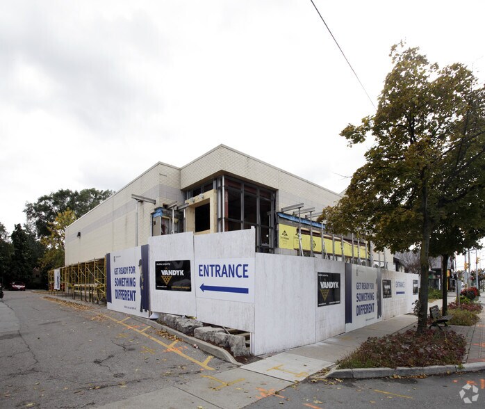 1730 Lakeshore Rd W, Mississauga, ON for sale - Primary Photo - Image 1 of 1