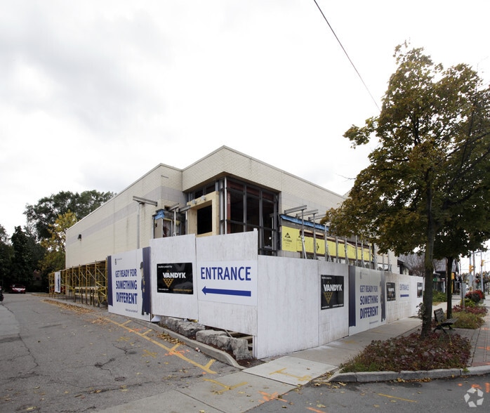 1730 Lakeshore Rd W, Mississauga, ON for sale - Primary Photo - Image 2 of 2