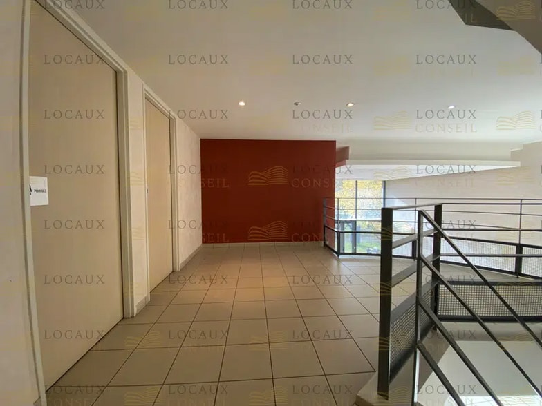 Bureau dans Cergy à louer - Hall d’entrée - Image 3 de 5