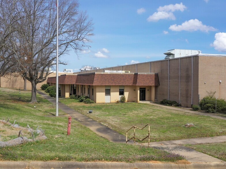 327 Lewis St, Oxford, NC à louer - Photo du bâtiment - Image 2 de 34