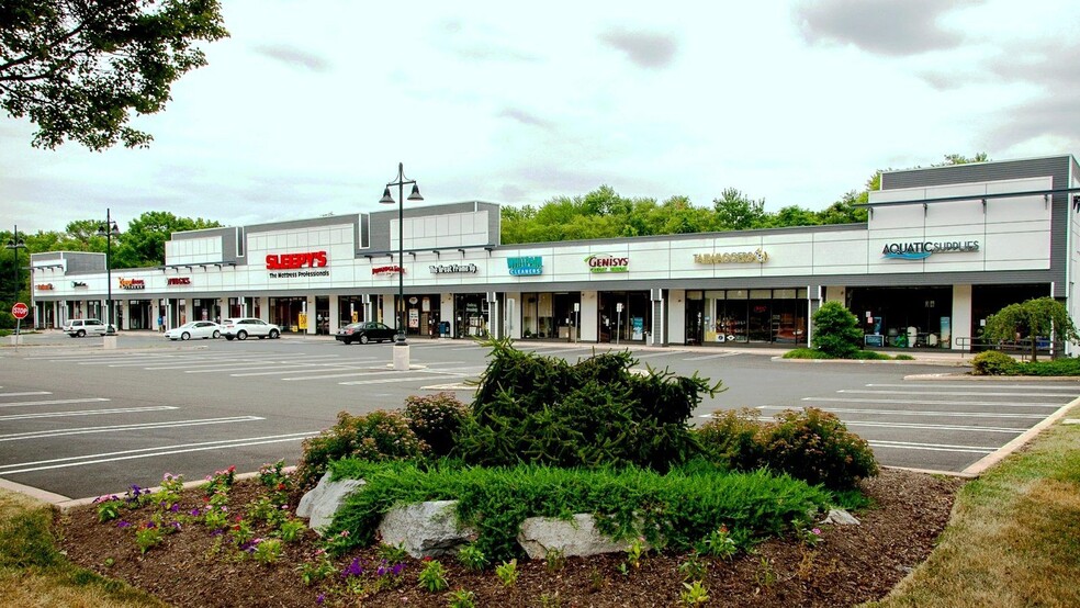 1502-1510 Dekalb Pike, Blue Bell, PA for lease - Building Photo - Image 1 of 1