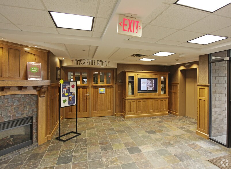 14300 Nicollet Ct, Burnsville, MN à louer - Hall d’entrée - Image 3 de 7