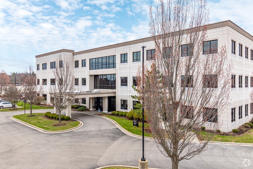 750 Fletcher Dr, Elgin, IL for lease - Primary Photo - Image 1 of 5