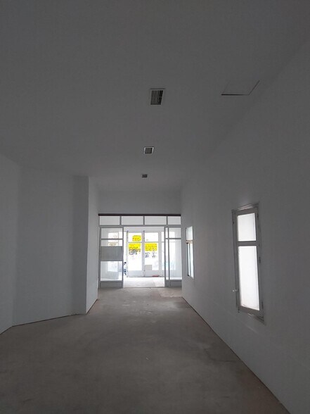 Commerce de détail dans Cáceres, Cáceres à vendre - Photo du bâtiment - Image 3 de 5