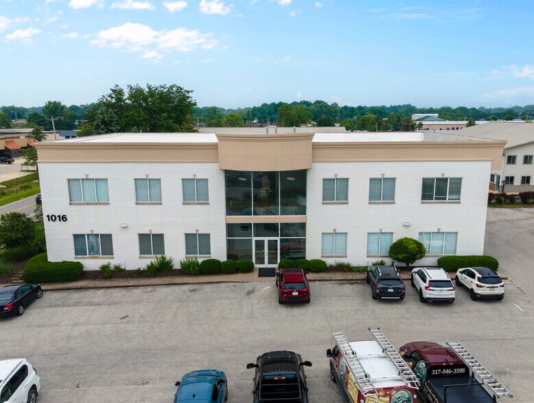 1016 3rd Ave SW, Carmel, IN à louer - Photo du bâtiment - Image 2 de 9