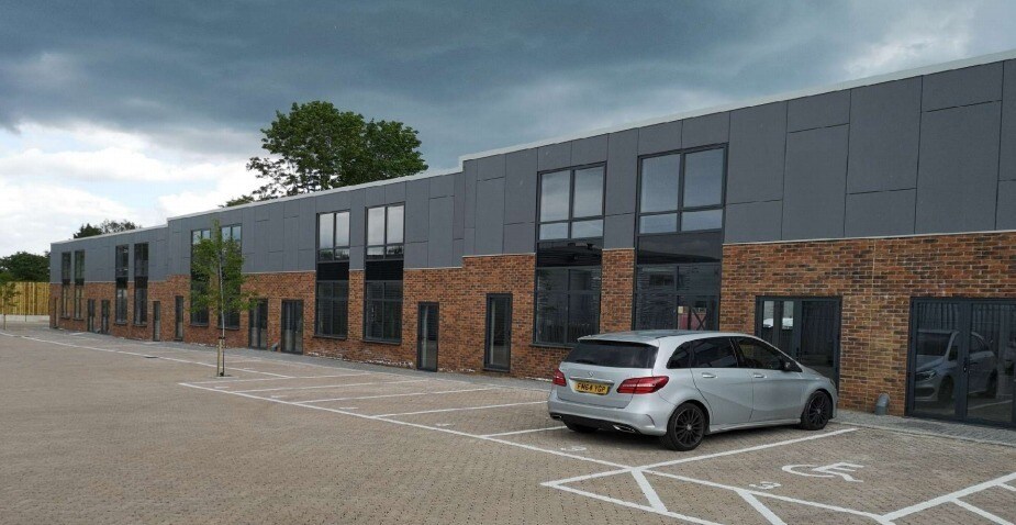 Old Portsmouth Rd, Guildford for lease - Primary Photo - Image 1 of 2