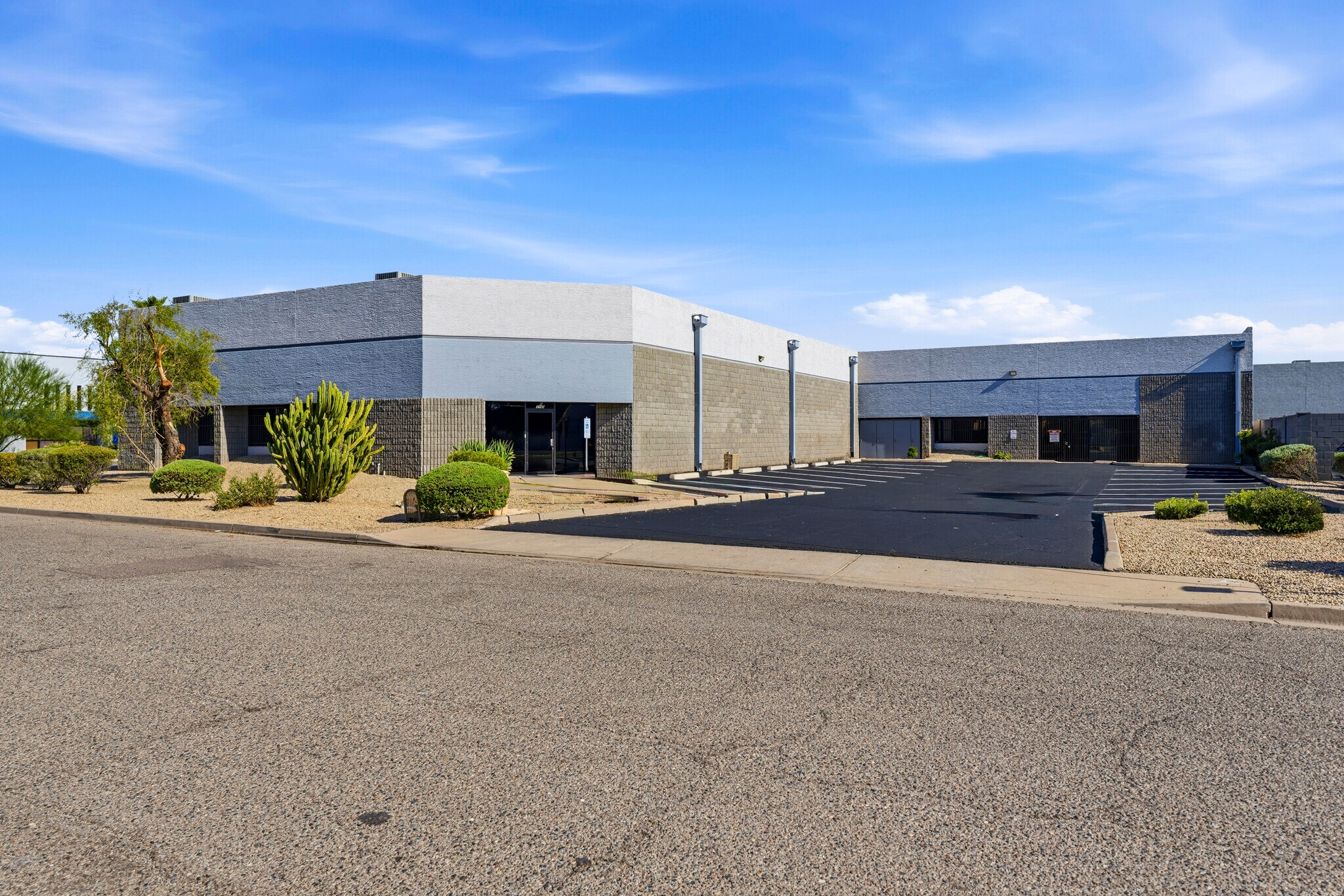 3745 E Wier Ave, Phoenix, AZ à louer Photo du bâtiment- Image 1 de 41