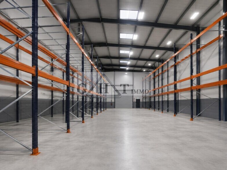 Industrial in Creil for sale - Interior Photo - Image 2 of 3