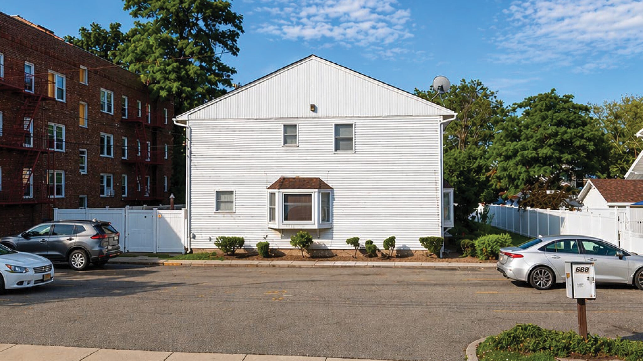 688 Merrick Rd, Baldwin, NY à vendre Photo principale- Image 1 de 6