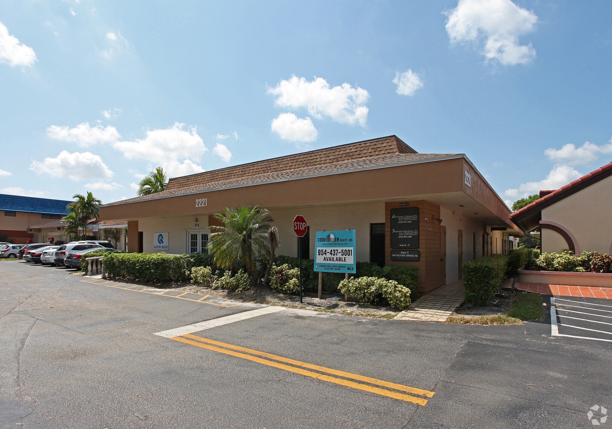 2221 N University Dr, Pembroke Pines, FL for lease Primary Photo- Image 1 of 8