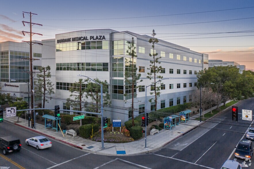 201 S Buena Vista St, Burbank, CA à louer - Photo du bâtiment - Image 3 de 7