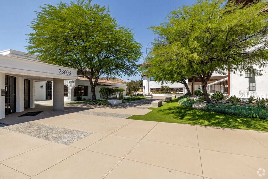 23603 Park Sorrento, Calabasas, CA à louer - Photo du bâtiment - Image 3 de 15