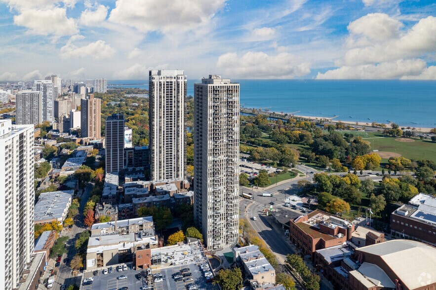 1660 N LaSalle Dr, Chicago, IL à louer - Aérien - Image 3 de 4