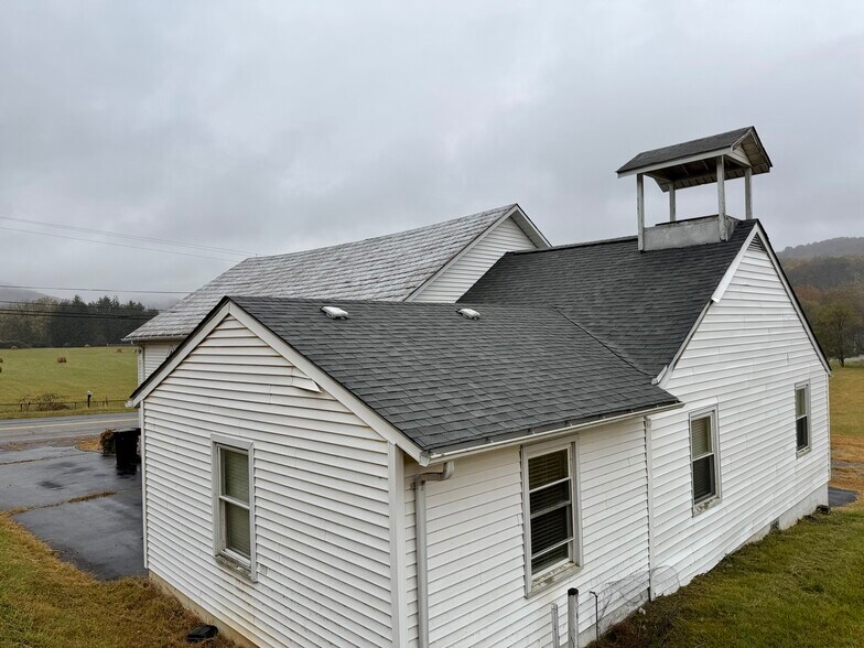 5791 W River Rd, Salem, VA à vendre - Photo du bâtiment - Image 2 de 5