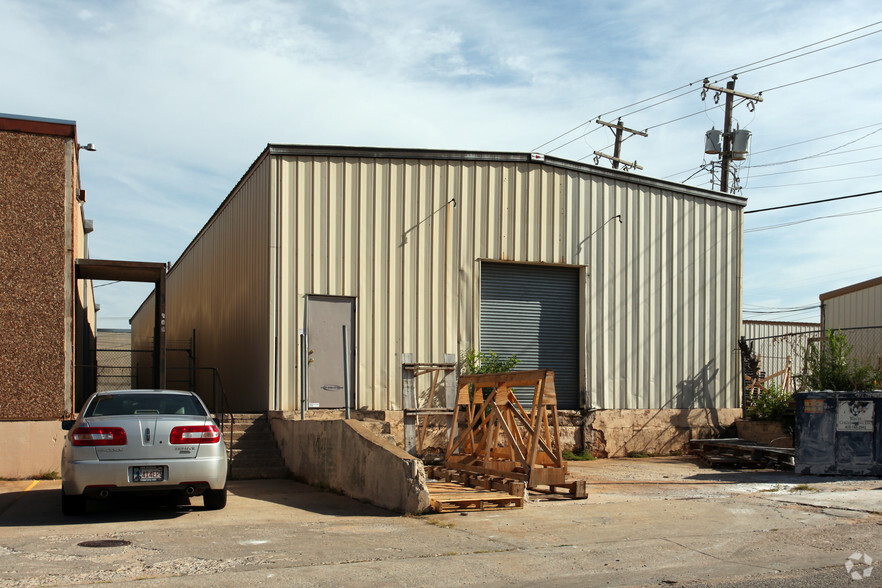 901 NW 74th St, Oklahoma City, OK for lease - Building Photo - Image 2 of 3