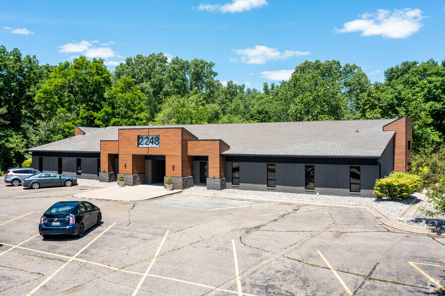 2248 Mount Hope Rd, Okemos, MI à louer - Photo du bâtiment - Image 1 de 4