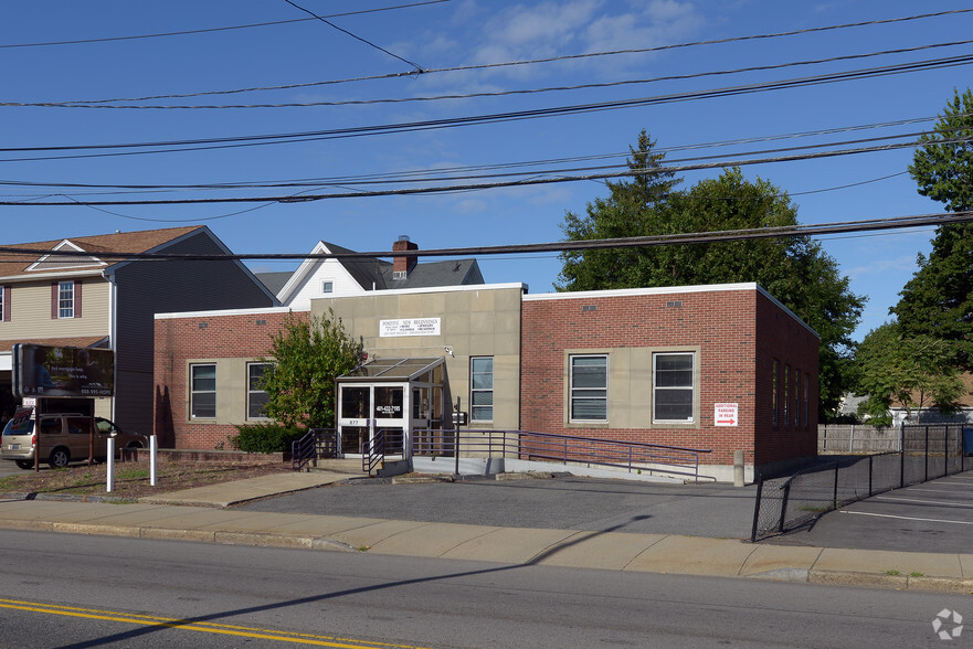 877 Broadway, East Providence, RI for sale - Primary Photo - Image 1 of 21