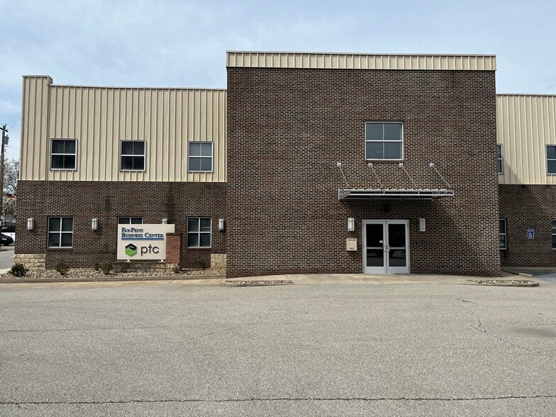 142 W Main St, Uniontown, PA for lease - Building Photo - Image 2 of 11