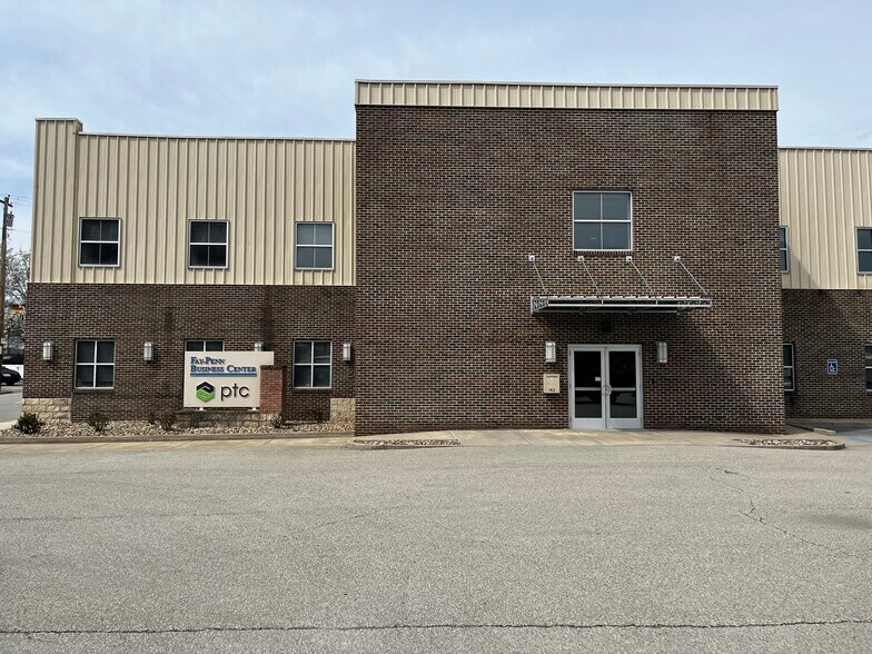 142 W Main St, Uniontown, PA à louer - Photo du bâtiment - Image 2 de 11