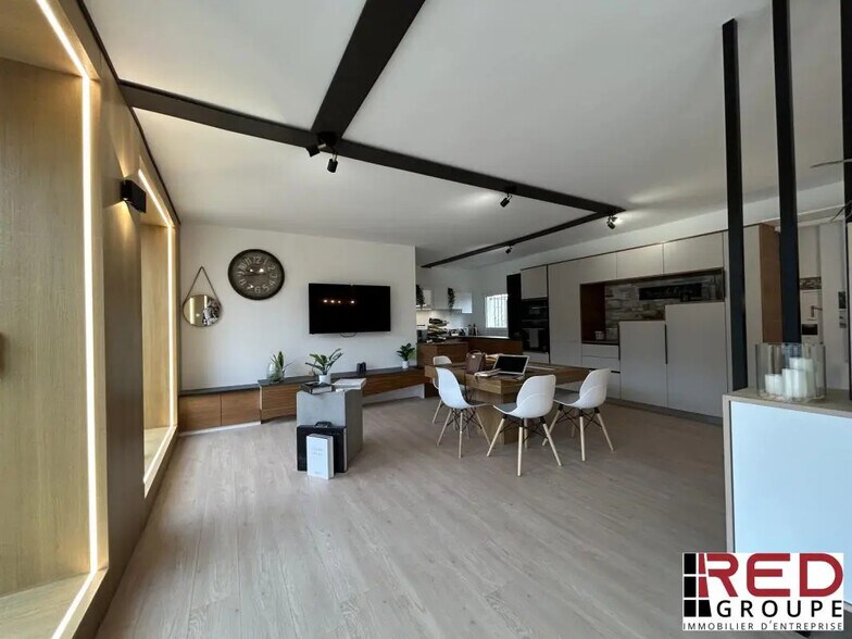 Commerce de détail dans Éguilles à louer - Photo intérieure - Image 2 de 6