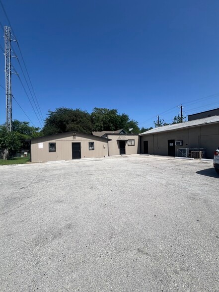 705 Roosevelt Ave, San Antonio, TX for sale - Building Photo - Image 2 of 6