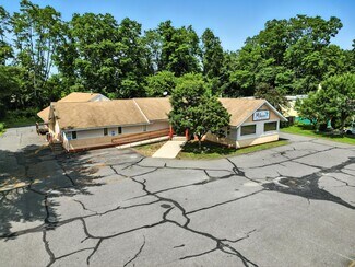 Plus de détails pour 48 Russell St, Hadley, MA - Commerce de détail à louer