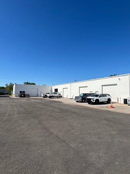 5265-5272 Tractor Rd, Toledo, OH for lease - Building Photo - Image 3 of 7
