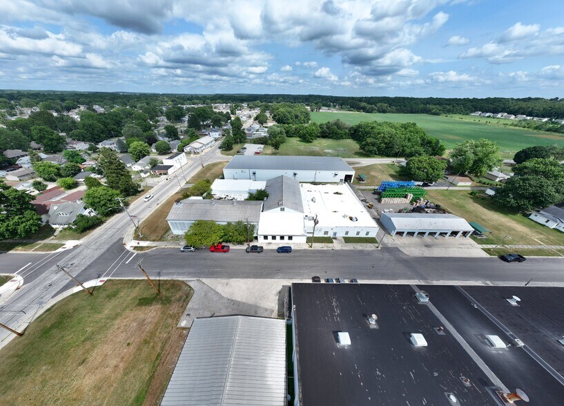 1345 Henry St, Huntington, IN à vendre - Photo du bâtiment - Image 3 de 18