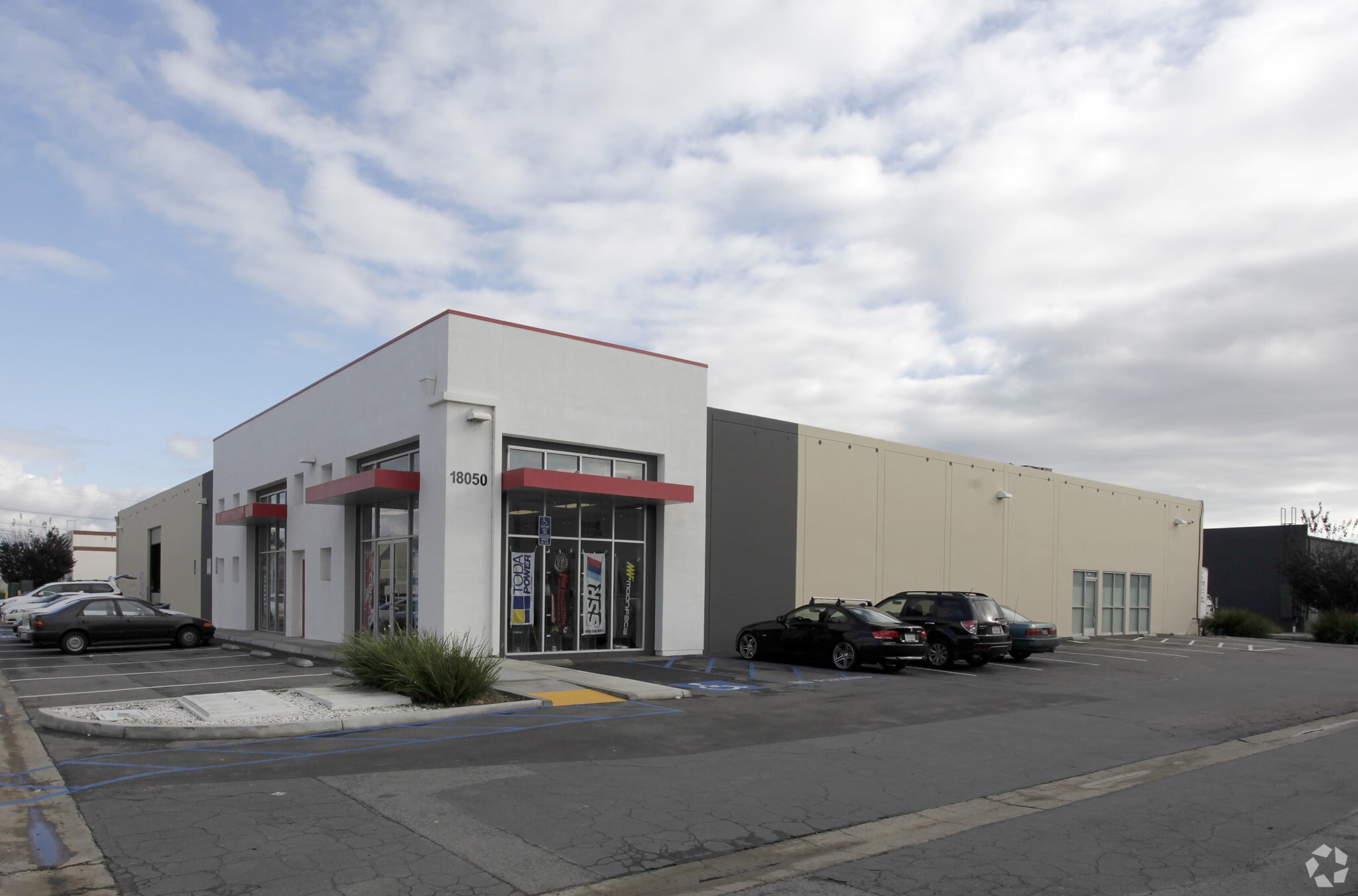 18050 Newhope St, Fountain Valley, CA à louer Photo principale- Image 1 de 6